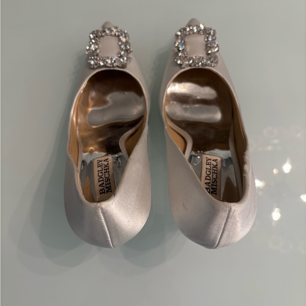 Badgley Mischka s 8 Cream Satin Crystal-Embellished Pointed Toe Heels Preloved